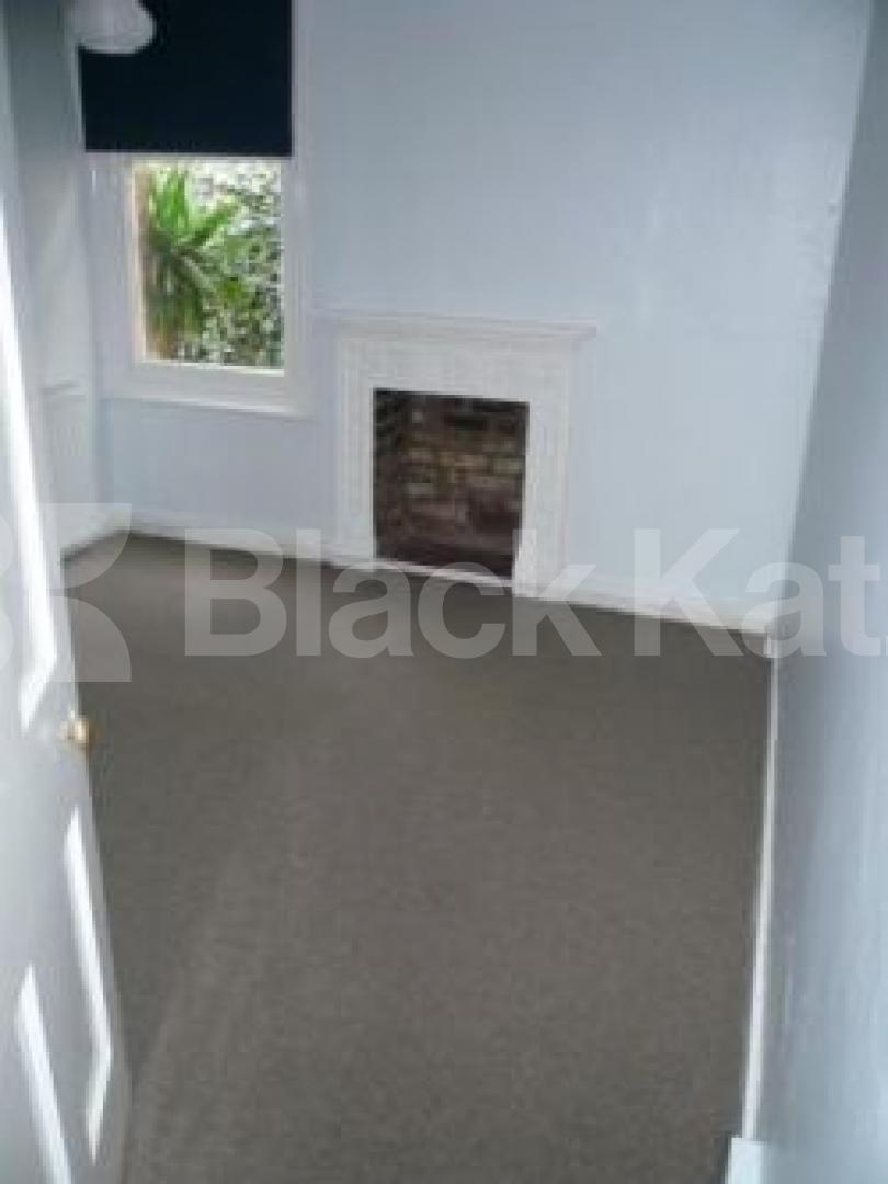 			2 Bedroom, 1 bath, 1 reception Flat			 North View Road, CROUCH END N8